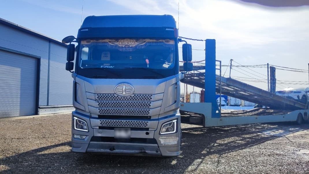 FAW JH6 4x2 Седельный тягач - 1
