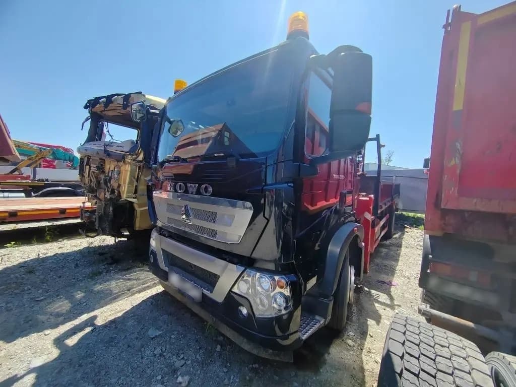 Howo T5G 4x2 Бортовой с КМУ - 1