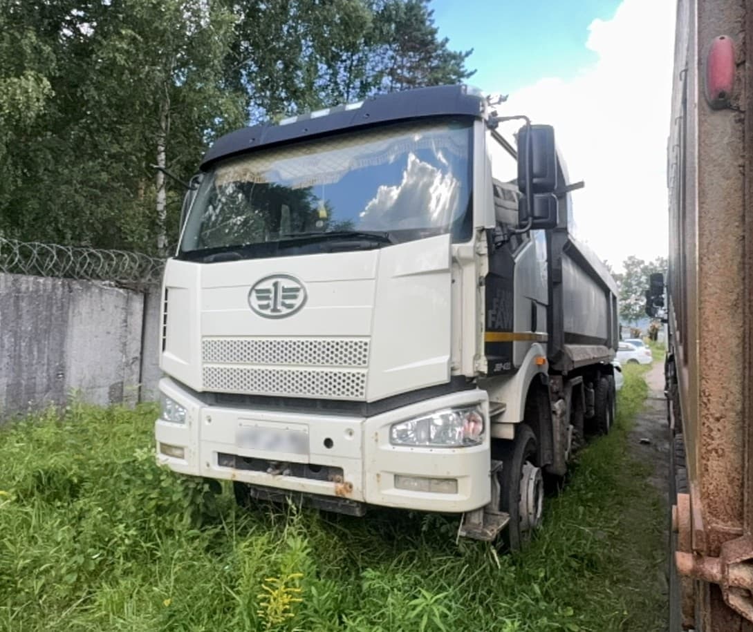 FAW CA 3310 8x4 Самосвал - 1