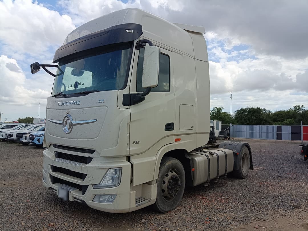 Dongfeng DFH 4x2 Седельный тягач - 1