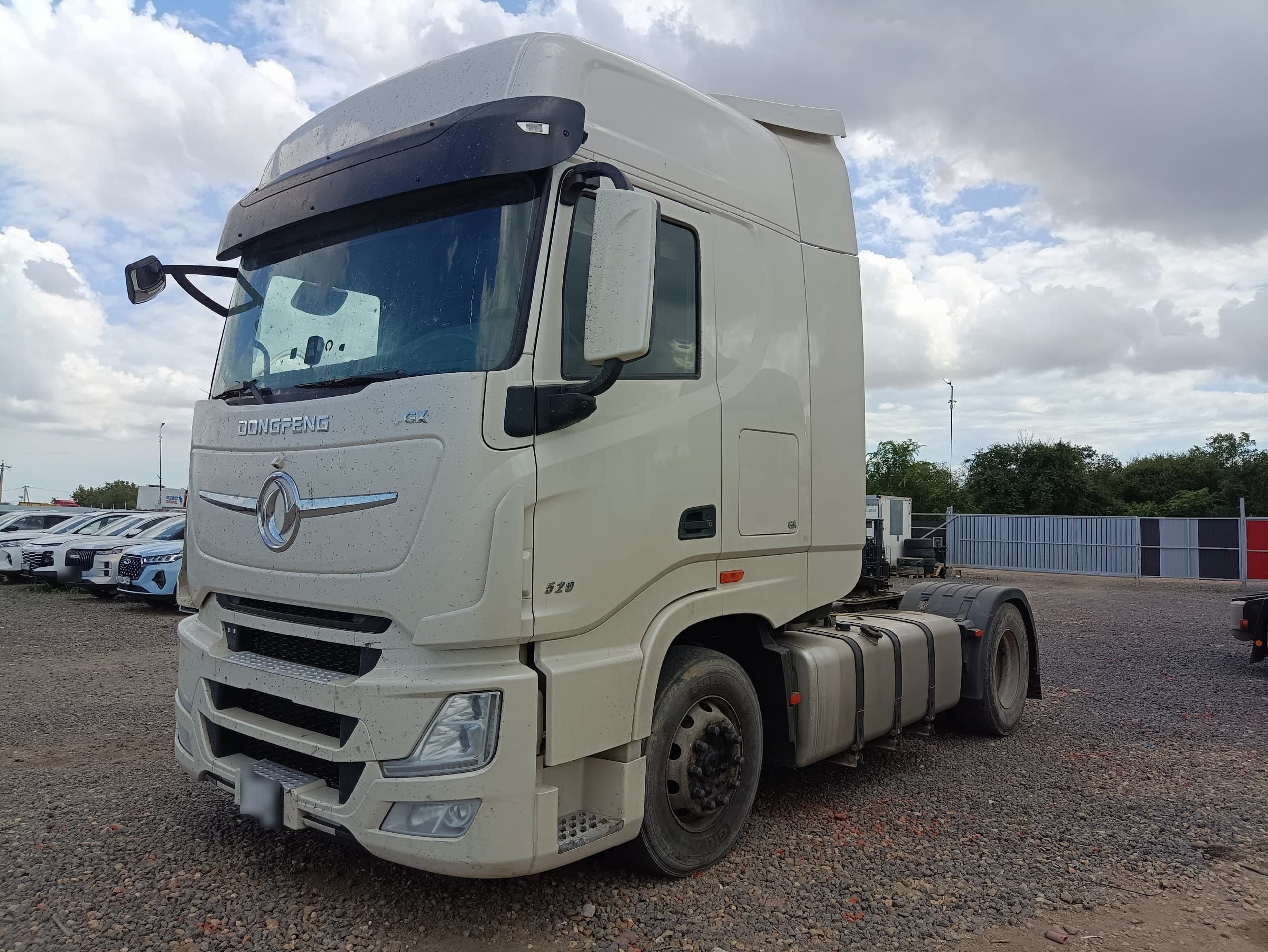 Dongfeng DFH 4x2 Седельный тягач - 1