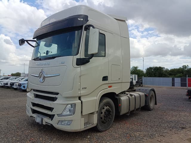 Dongfeng DFH 4x2 Седельный тягач - 1