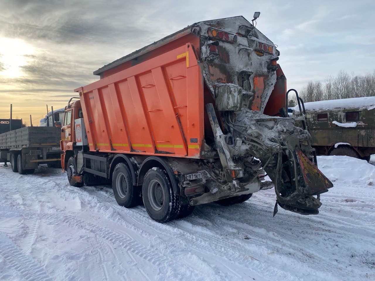 Ряжский Авторемонтный Завод МК-4534 на шасси КамАЗ 6520 6x4 КДМ - 4