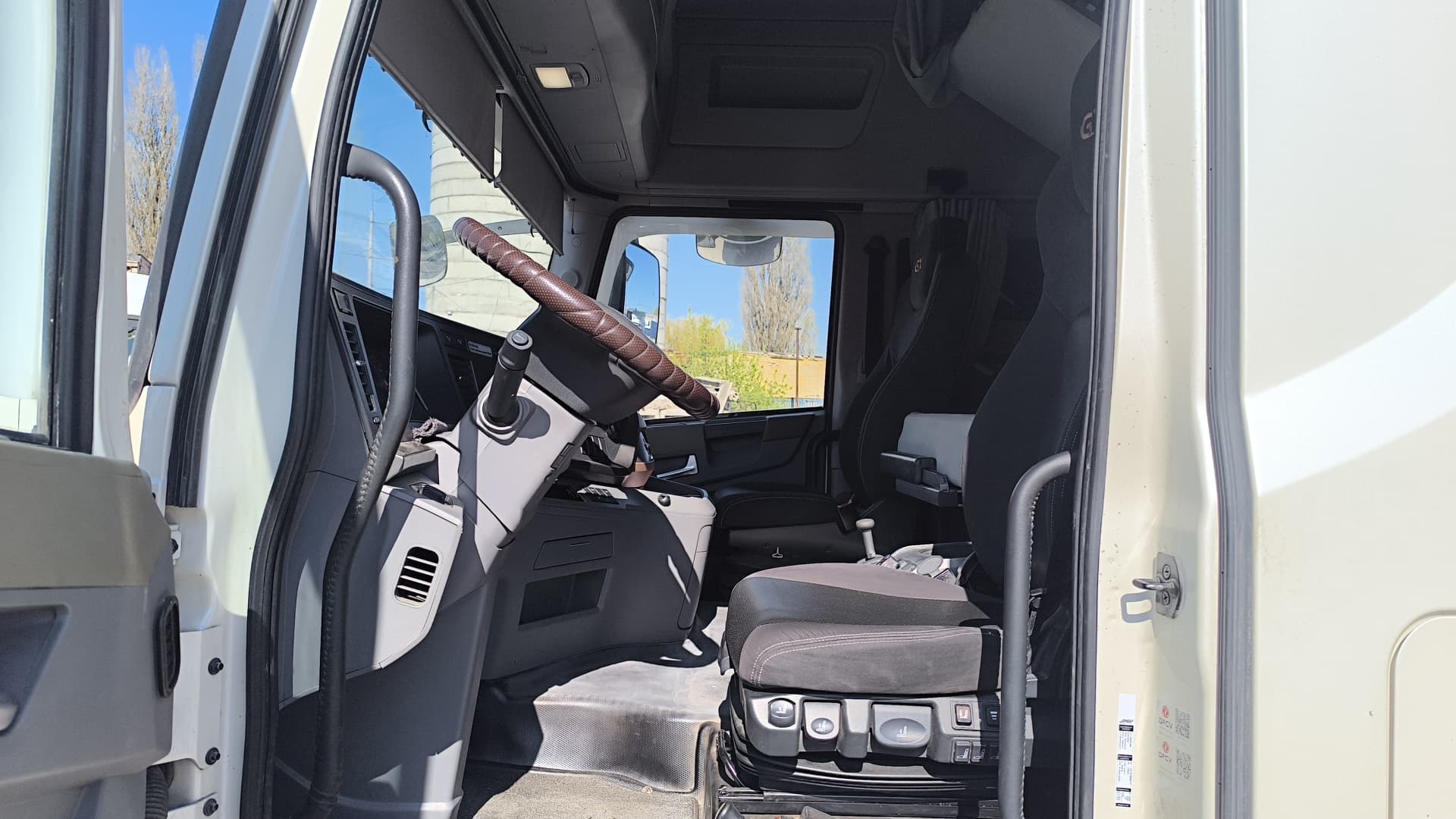 Dongfeng DFH 4x2 Седельный тягач - 6