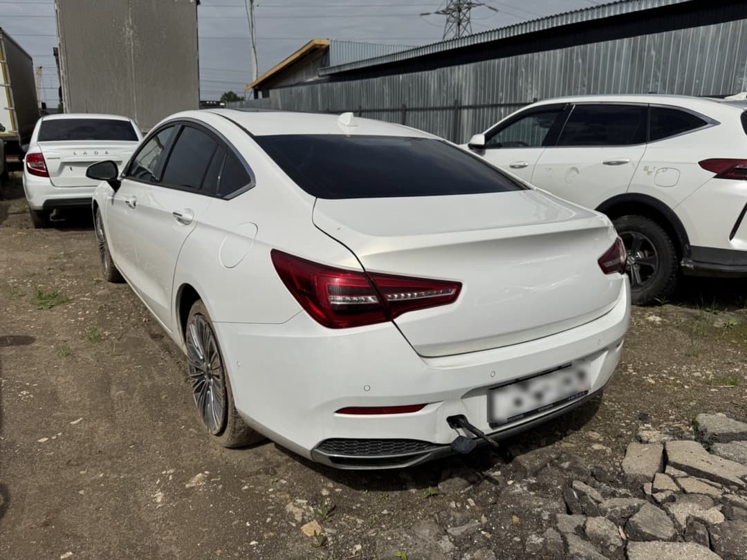 Hongqi H5 - 4
