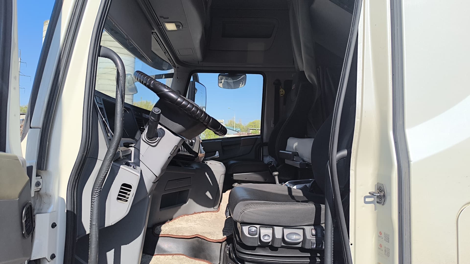 Dongfeng DFH 4x2 Седельный тягач - 6