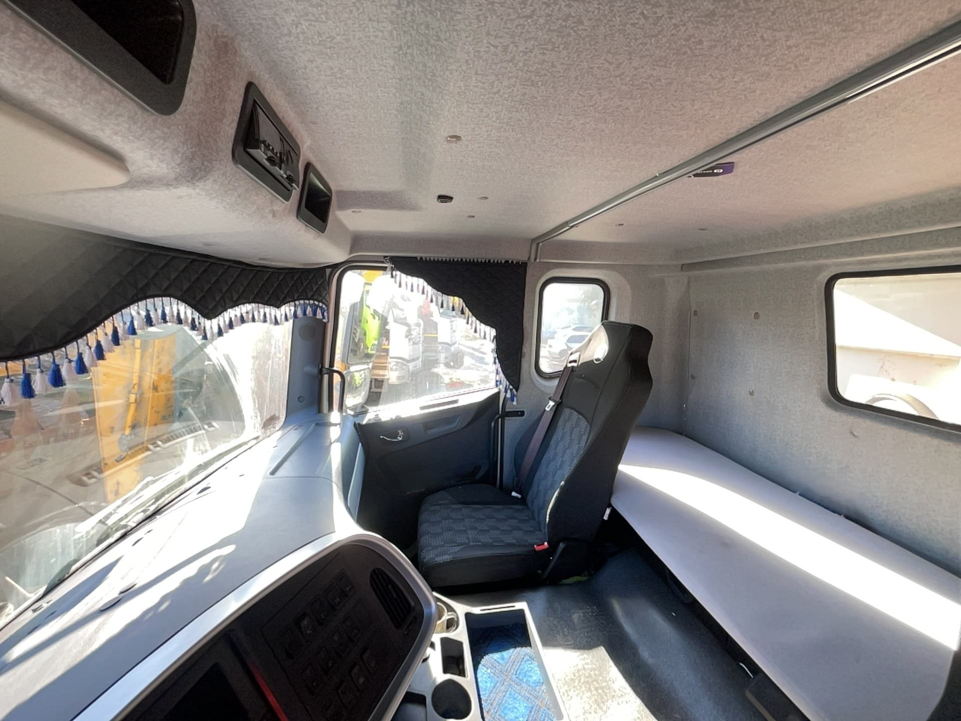 Sany SYZ320* 6x4 Самосвал - 9