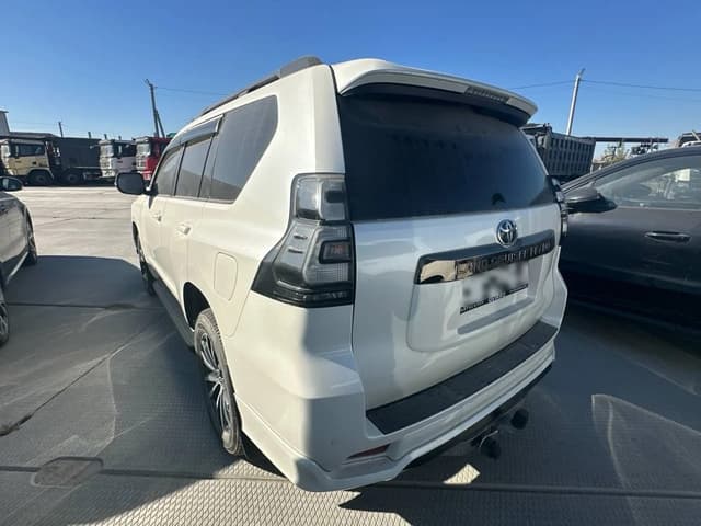 Toyota Land Cruiser Prado - 4