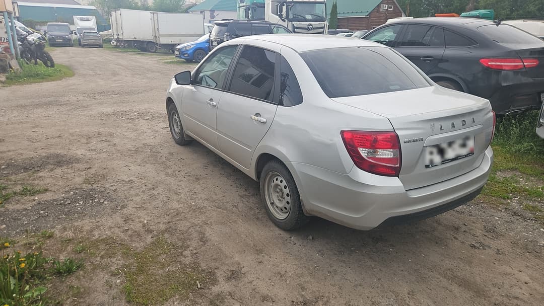 Lada Granta седан - 4