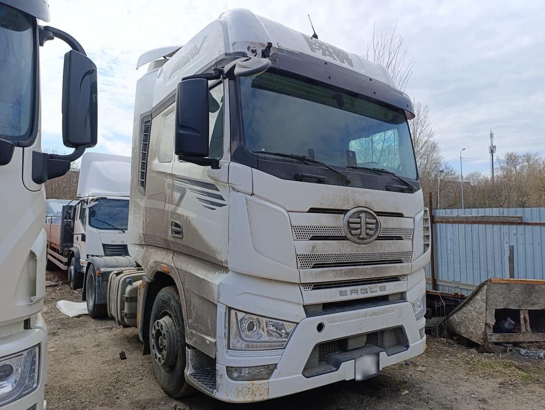 FAW J7 4x2 Седельный тягач - 2