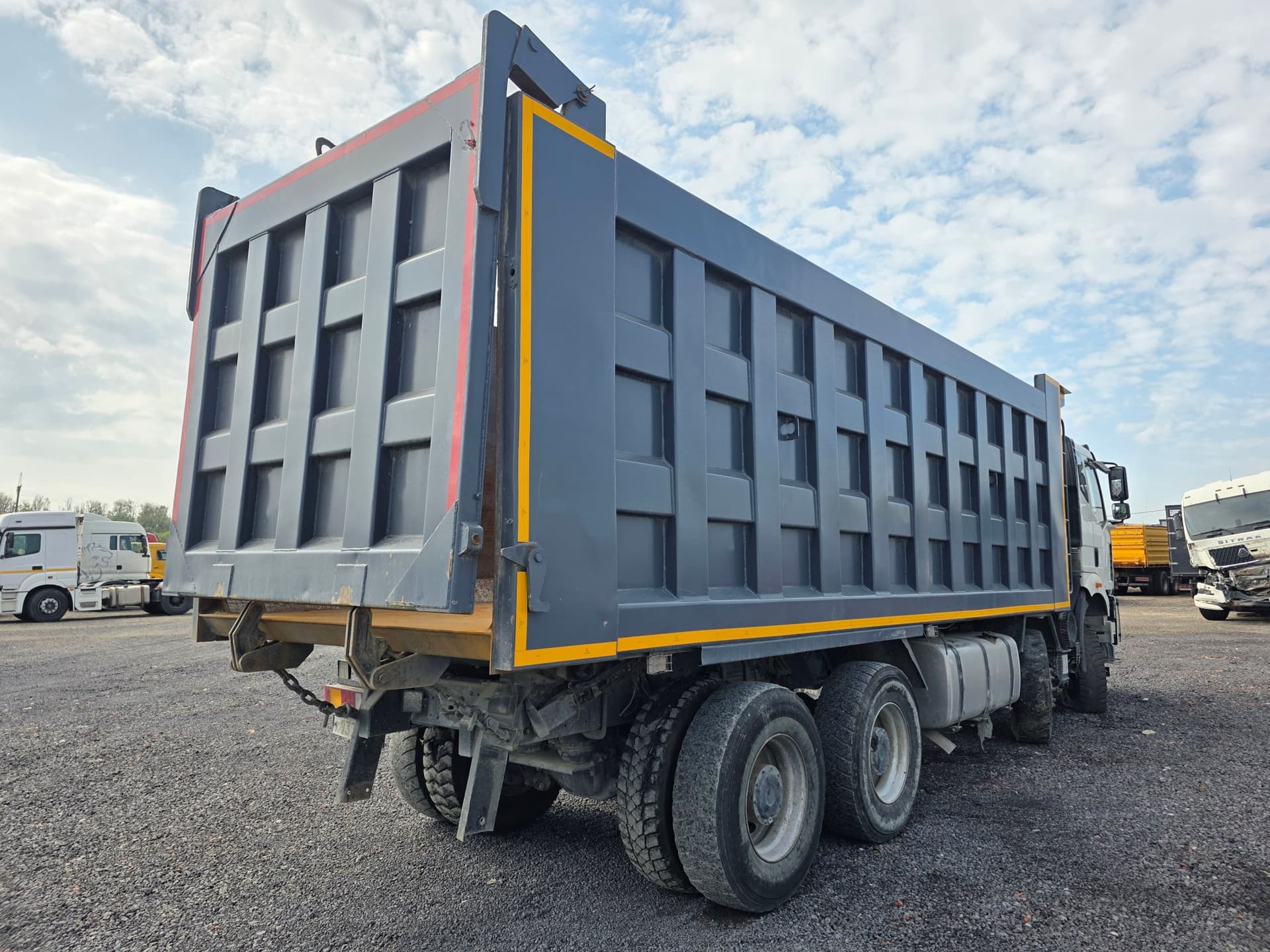 FAW J6 8x4 Самосвал - 2