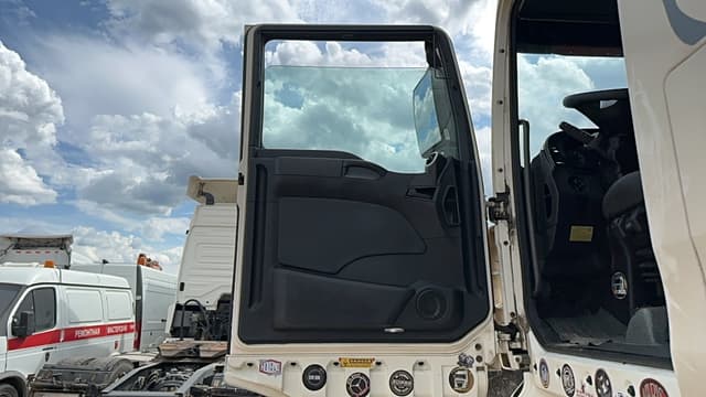 Sitrak C7H 4x2 Седельный тягач - 8