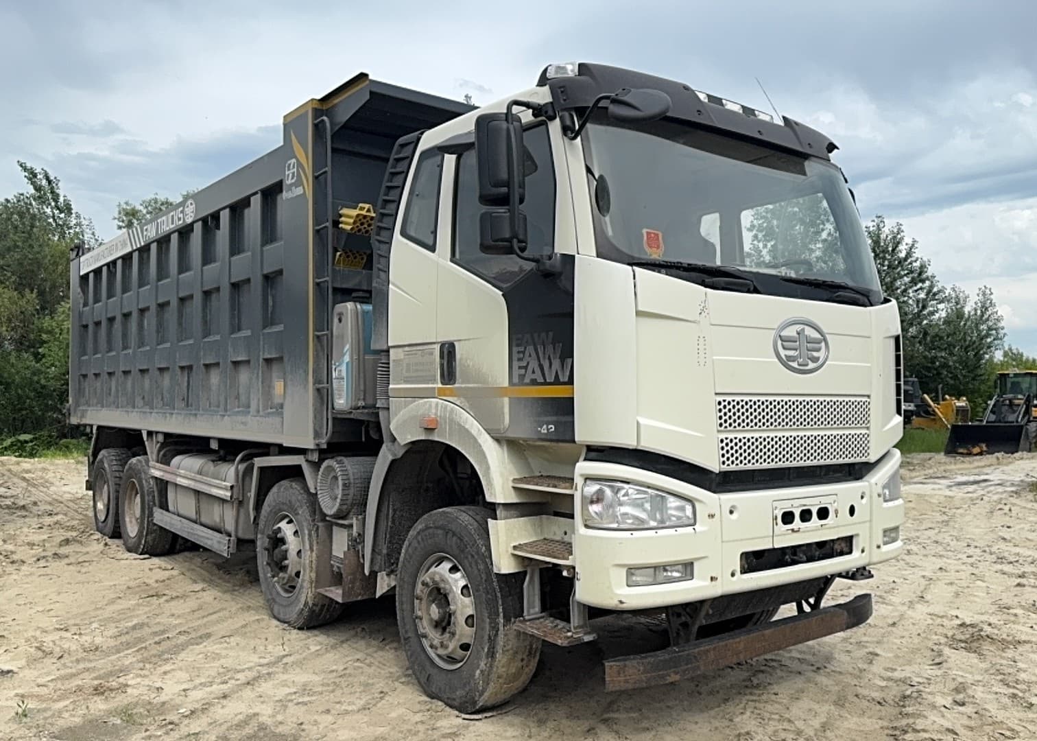 FAW J6 8x4 Самосвал - 2