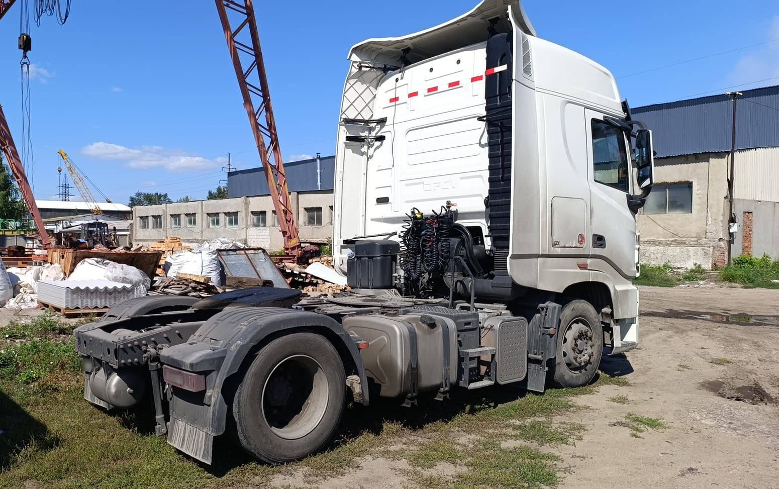 Dongfeng DFH 4x2 Седельный тягач - 3