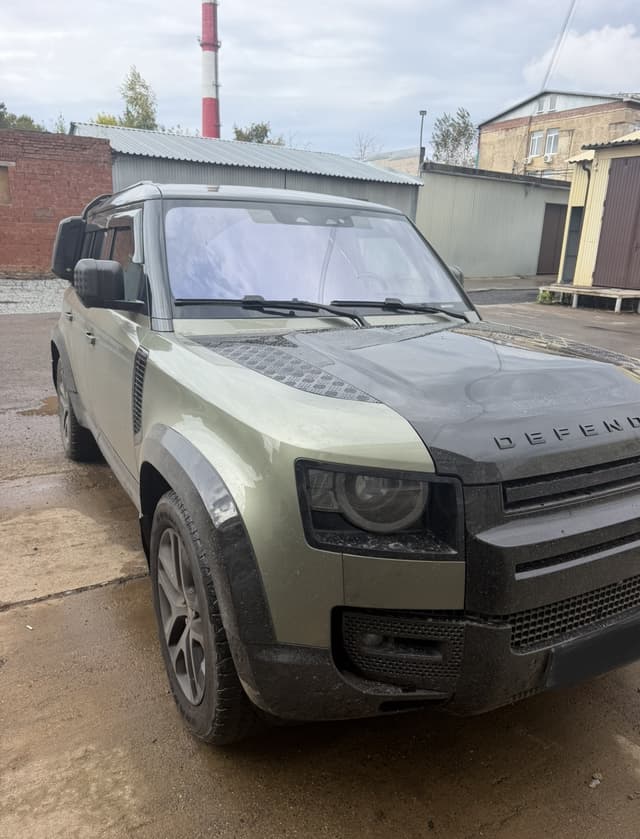 Land Rover Defender 110 - 2