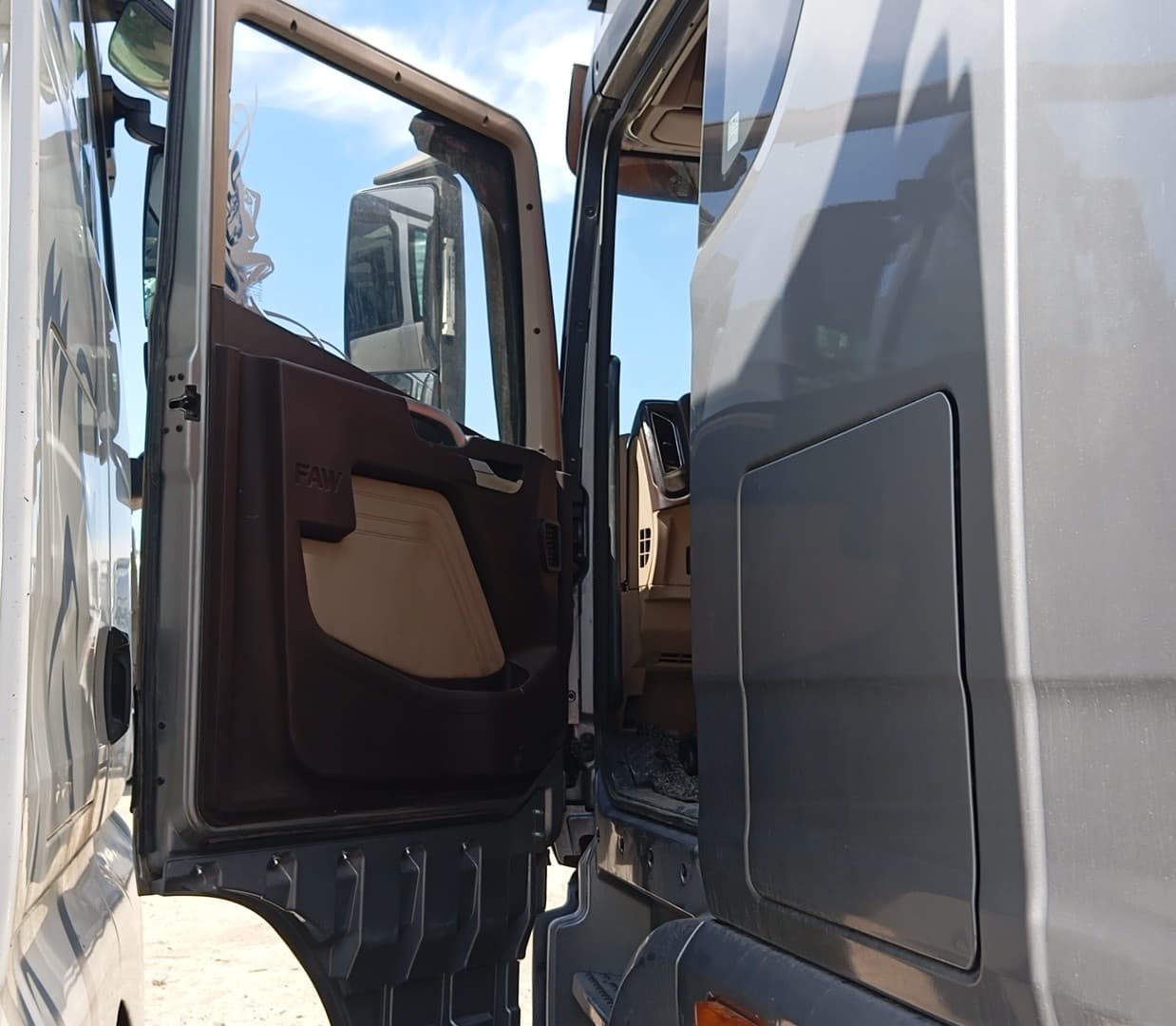 Тонар JH6 4x2 Седельный тягач - 8