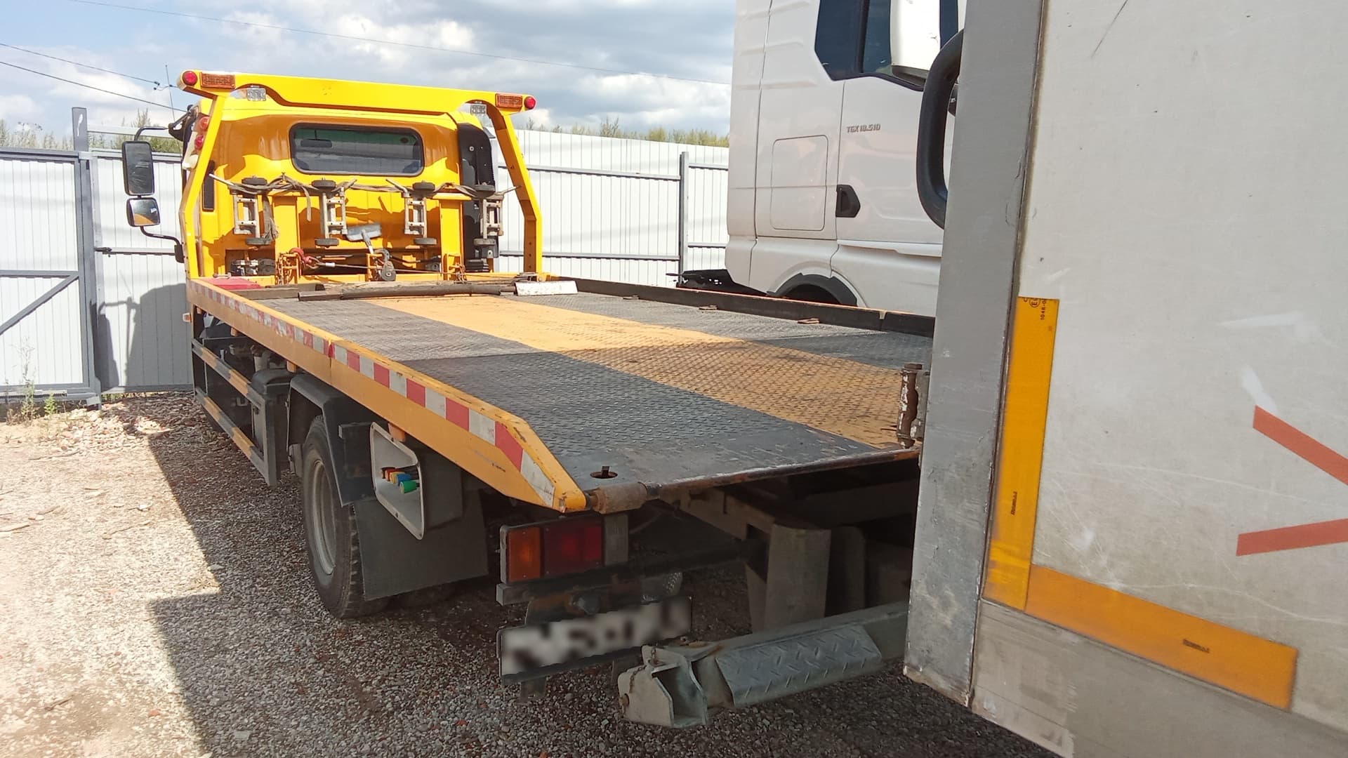 ISUZU ELF 12 (NQR) 4x2 Эвакуатор - 4
