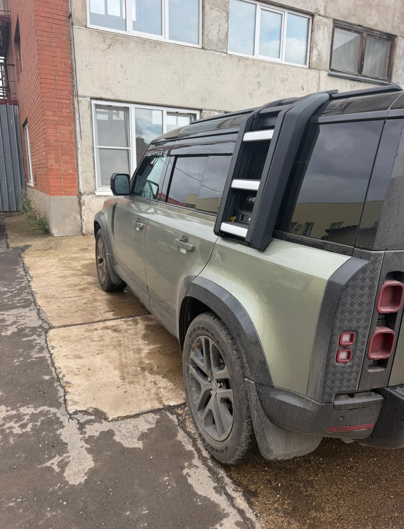 Land Rover Defender 110 - 4