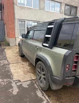Land Rover Defender 110 - 4
