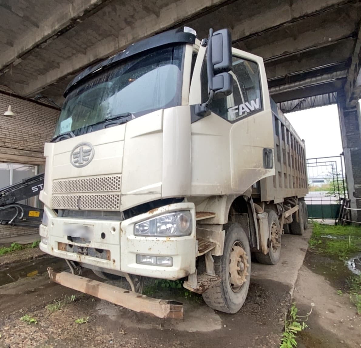 FAW J6 8x4 Самосвал - 1