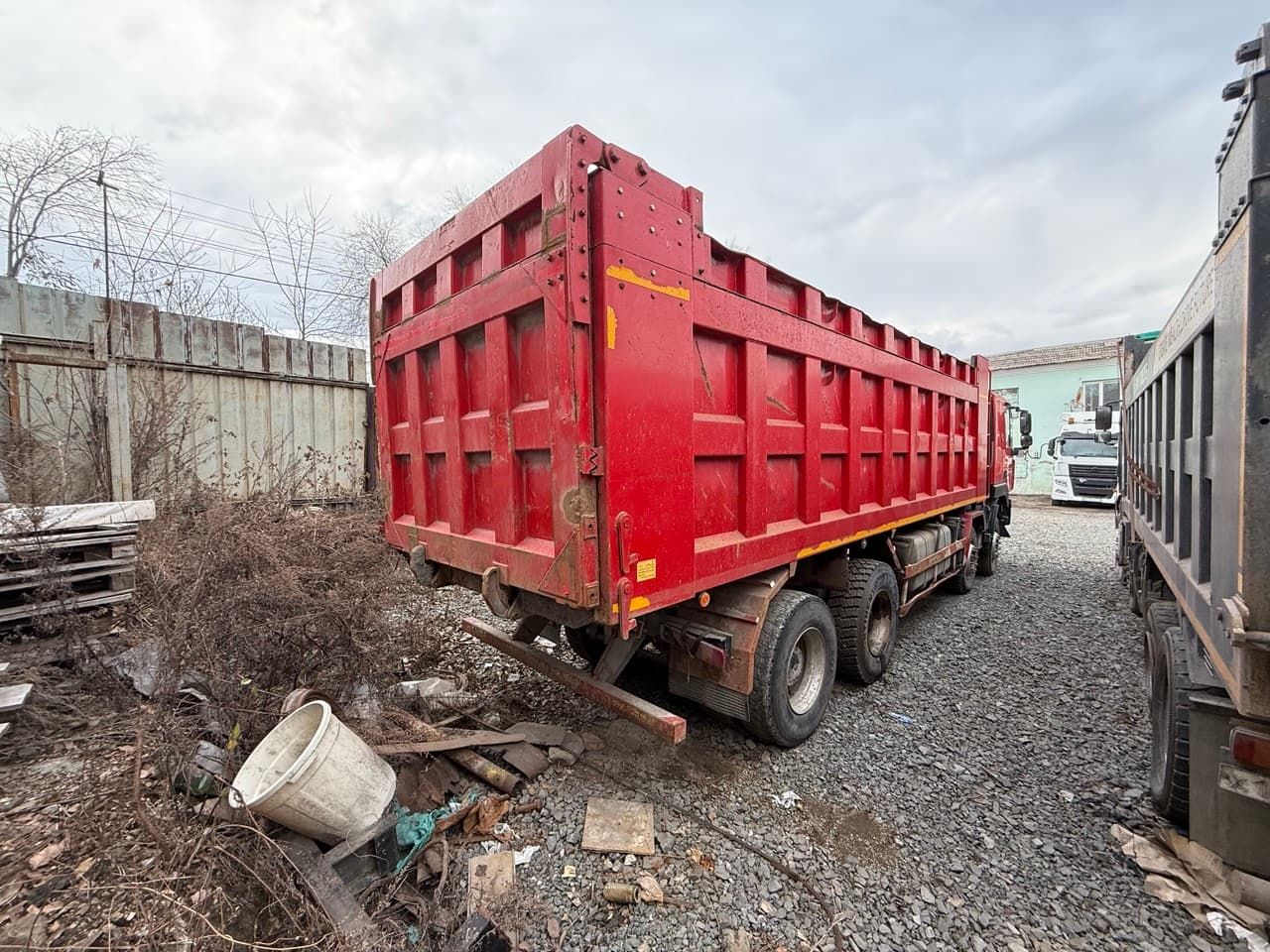 Hongyan CQ3406HV39 8x4 Самосвал - 3