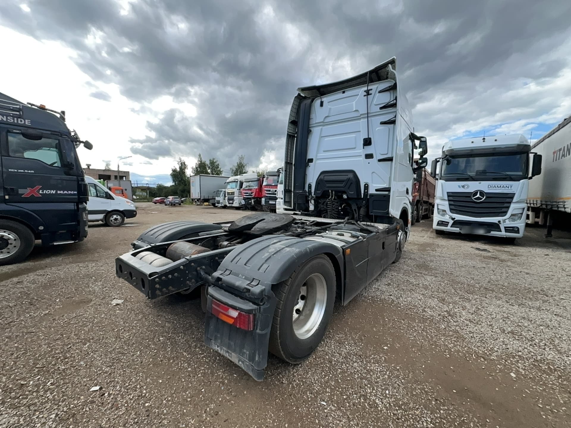 Shacman (Shaanxi) SX* 4x2 Седельный тягач - 3