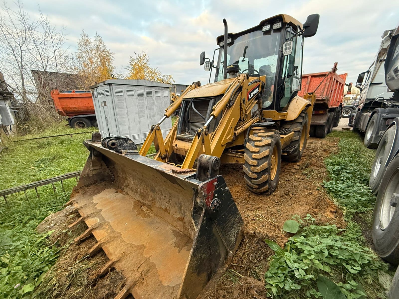 Lovol FLB468 Экскаватор-погрузчик - 1