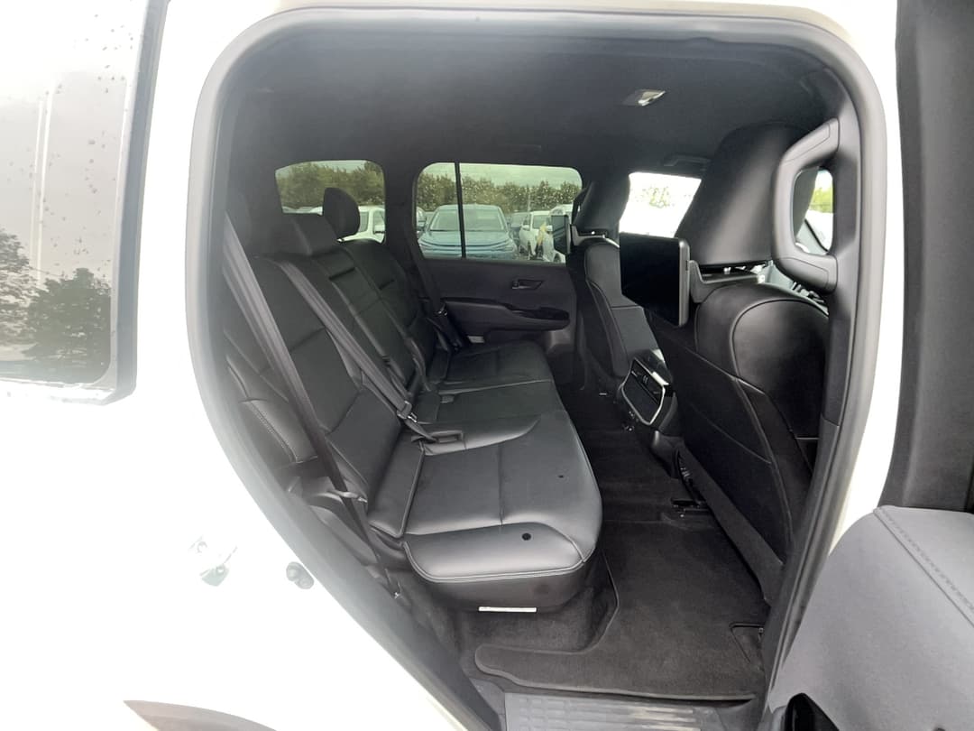 Toyota Land Cruiser 300 - 9