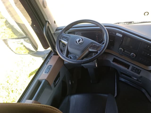Dongfeng DFH 4x2 Седельный тягач - 5