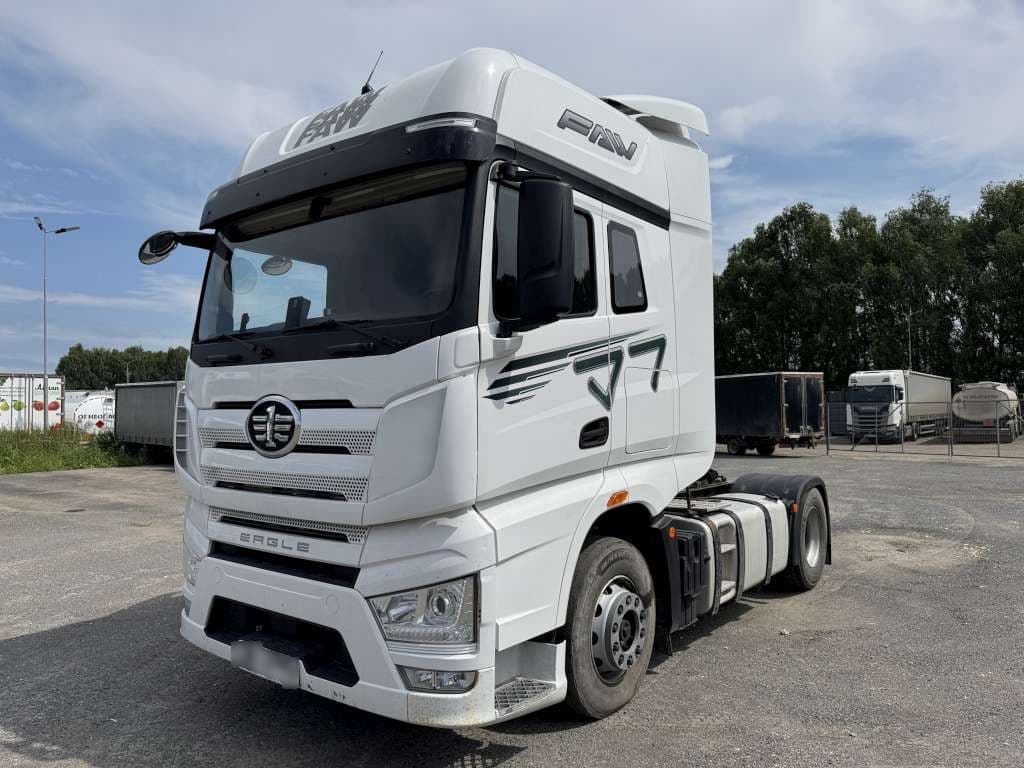 FAW J7 4x2 Седельный тягач - 1