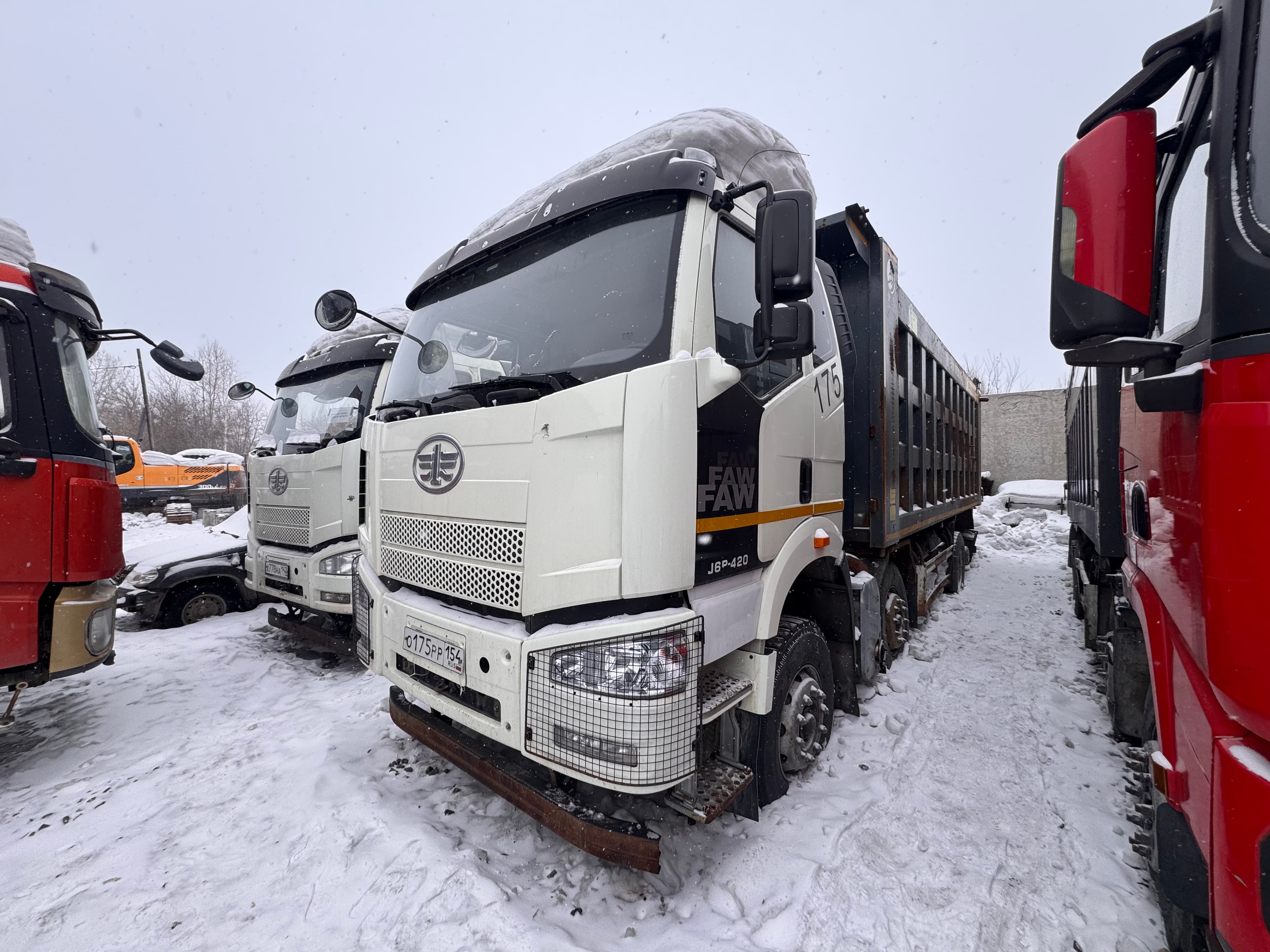 FAW J6 8x4 Самосвал - 1
