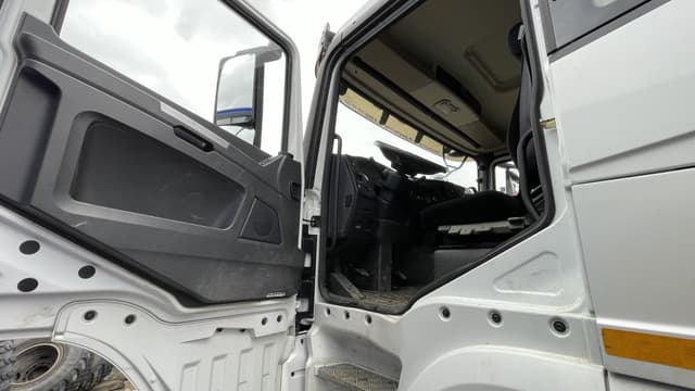 Уралспецтранс 5453* на шасси Shacman SX3258 6x6 Автоцистерна пищевая - 7
