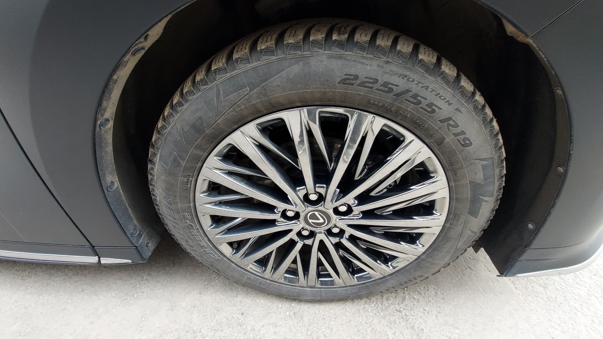 Lexus LM 350h - 10