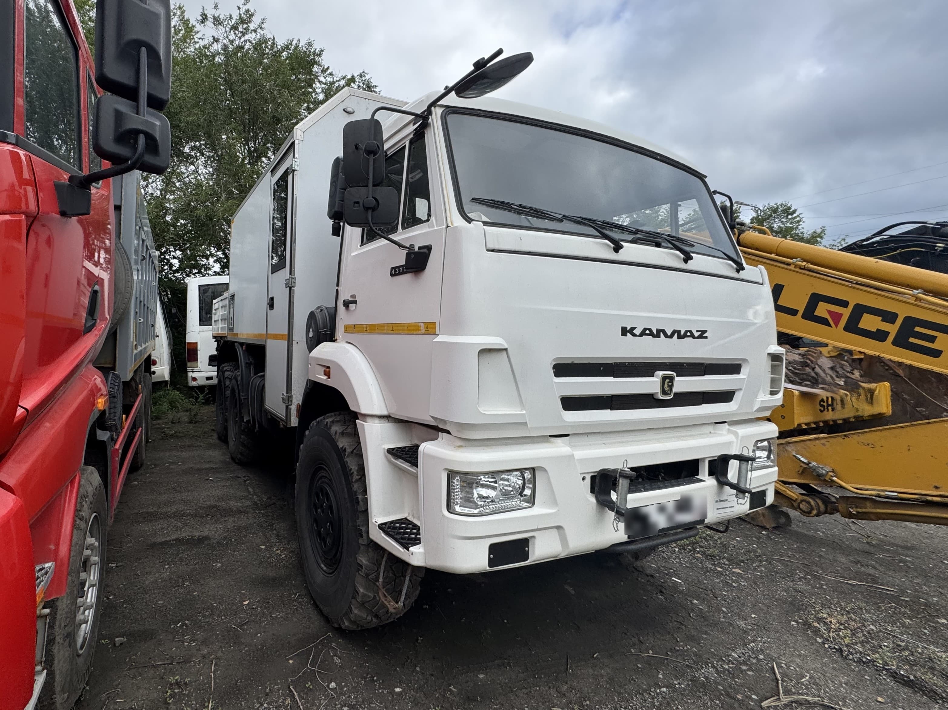 Автоспецван 7721* на шасси КамАЗ 43118 6x6 Передвижная мастерская с КМУ - 2