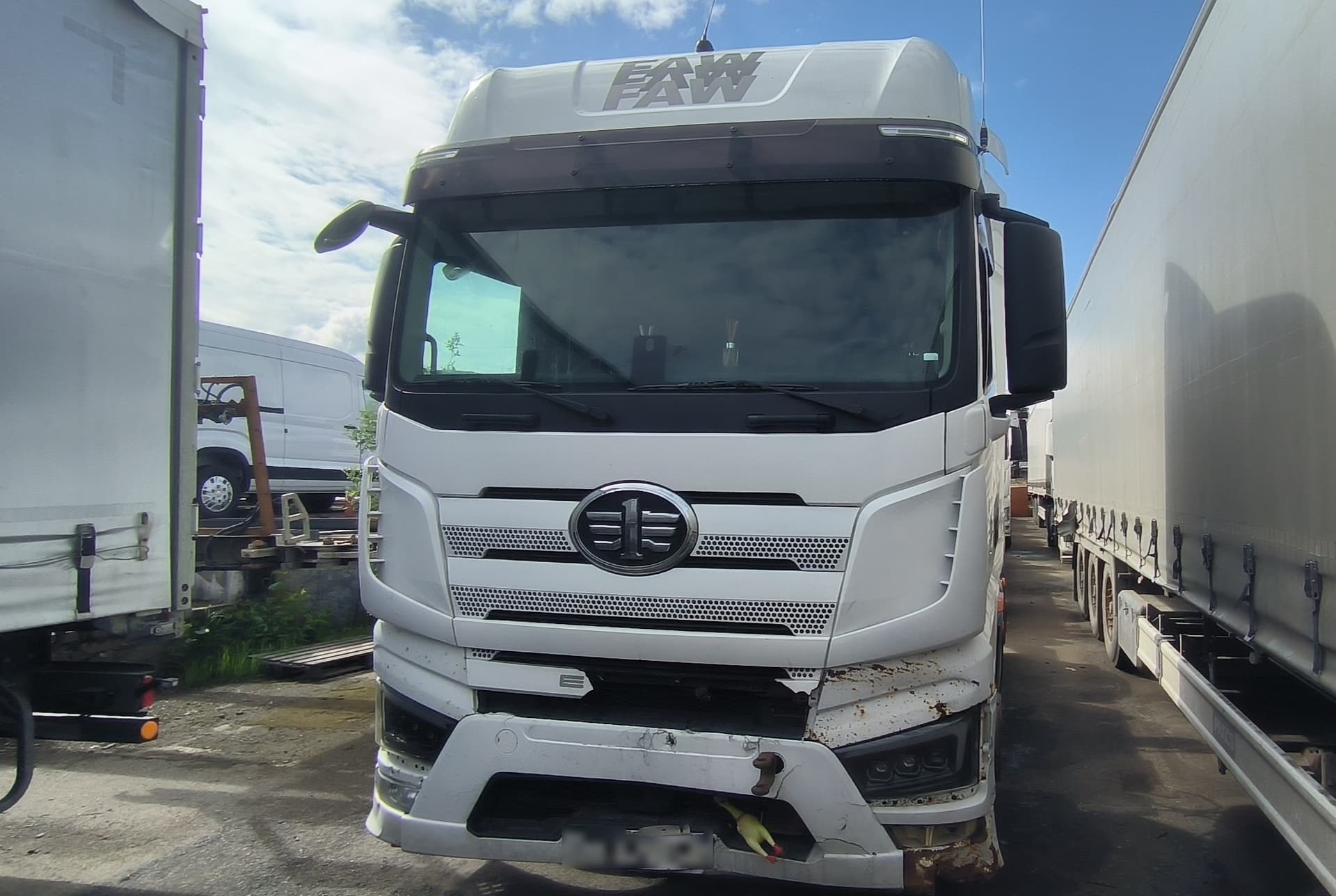 FAW J7 4x2 Седельный тягач - 1