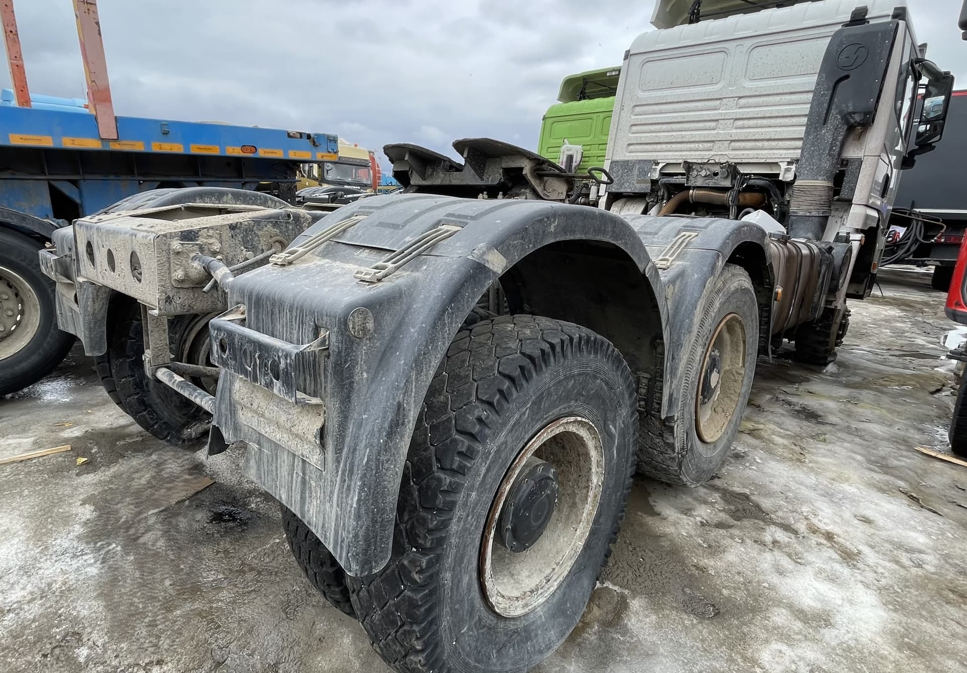 Shacman (Shaanxi) SX* 6x6 Седельный тягач - 3