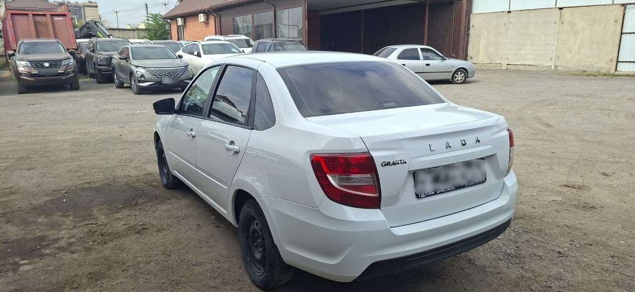 Lada Granta седан - 4