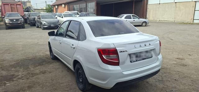 Lada Granta седан - 4