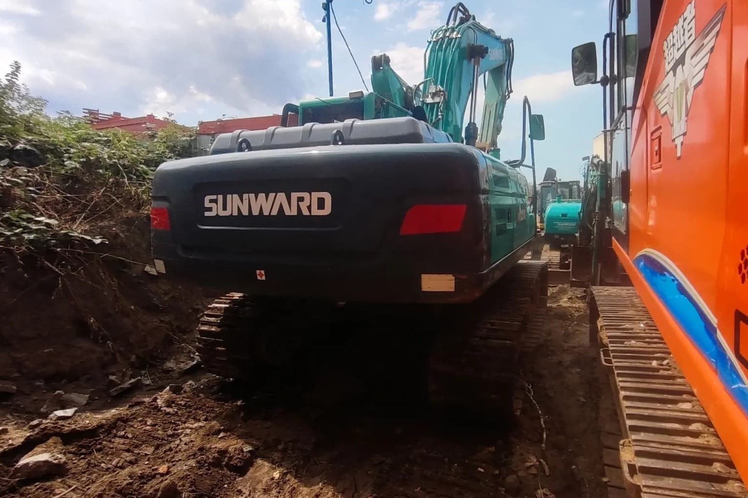 Sunward SWE210 Экскаватор - 3