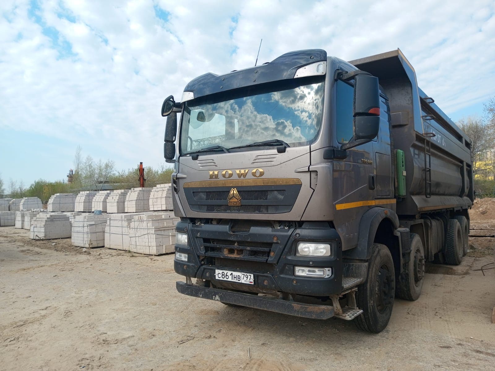 Howo T5G 8x4 Самосвал - 1