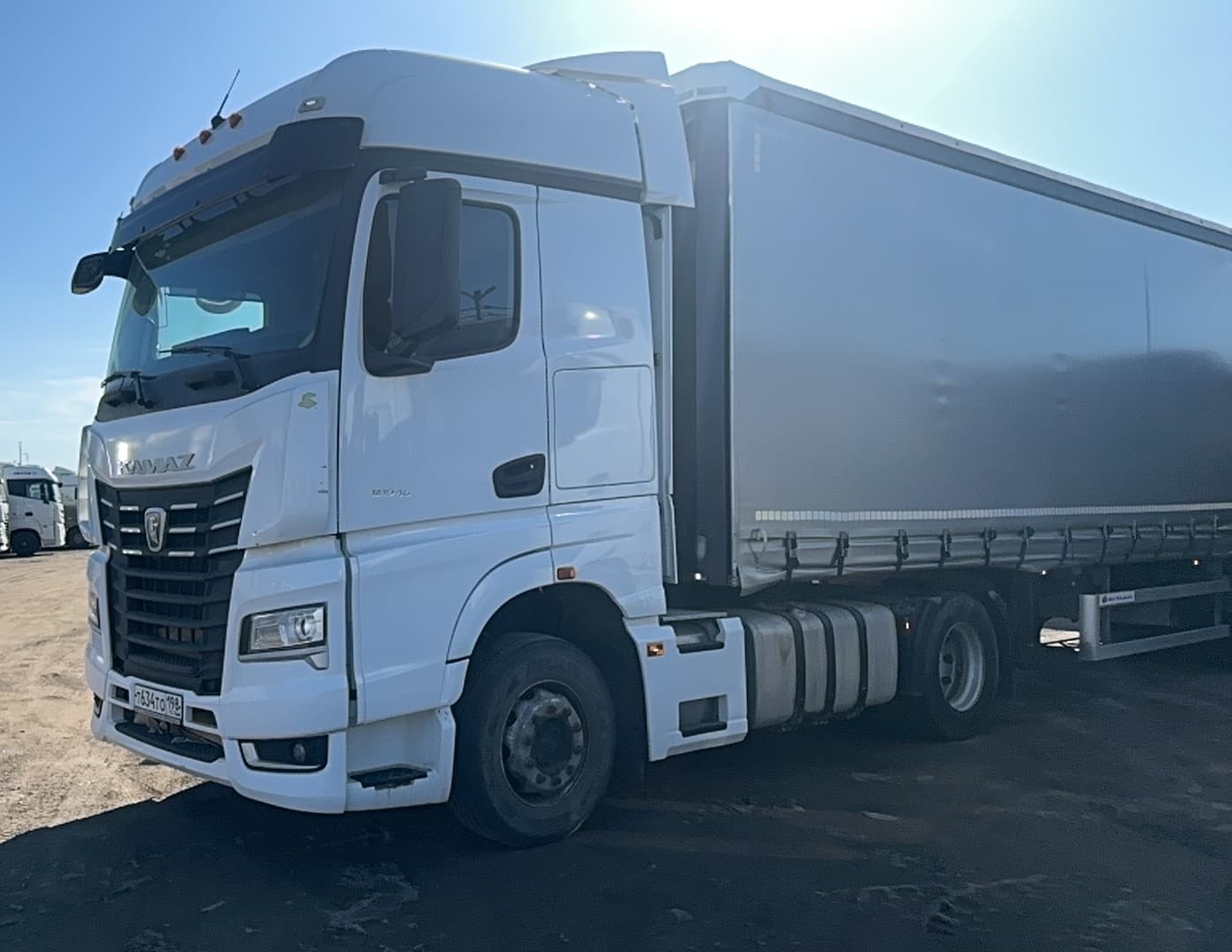 Камаз М1946 4x2 Седельный тягач - 1