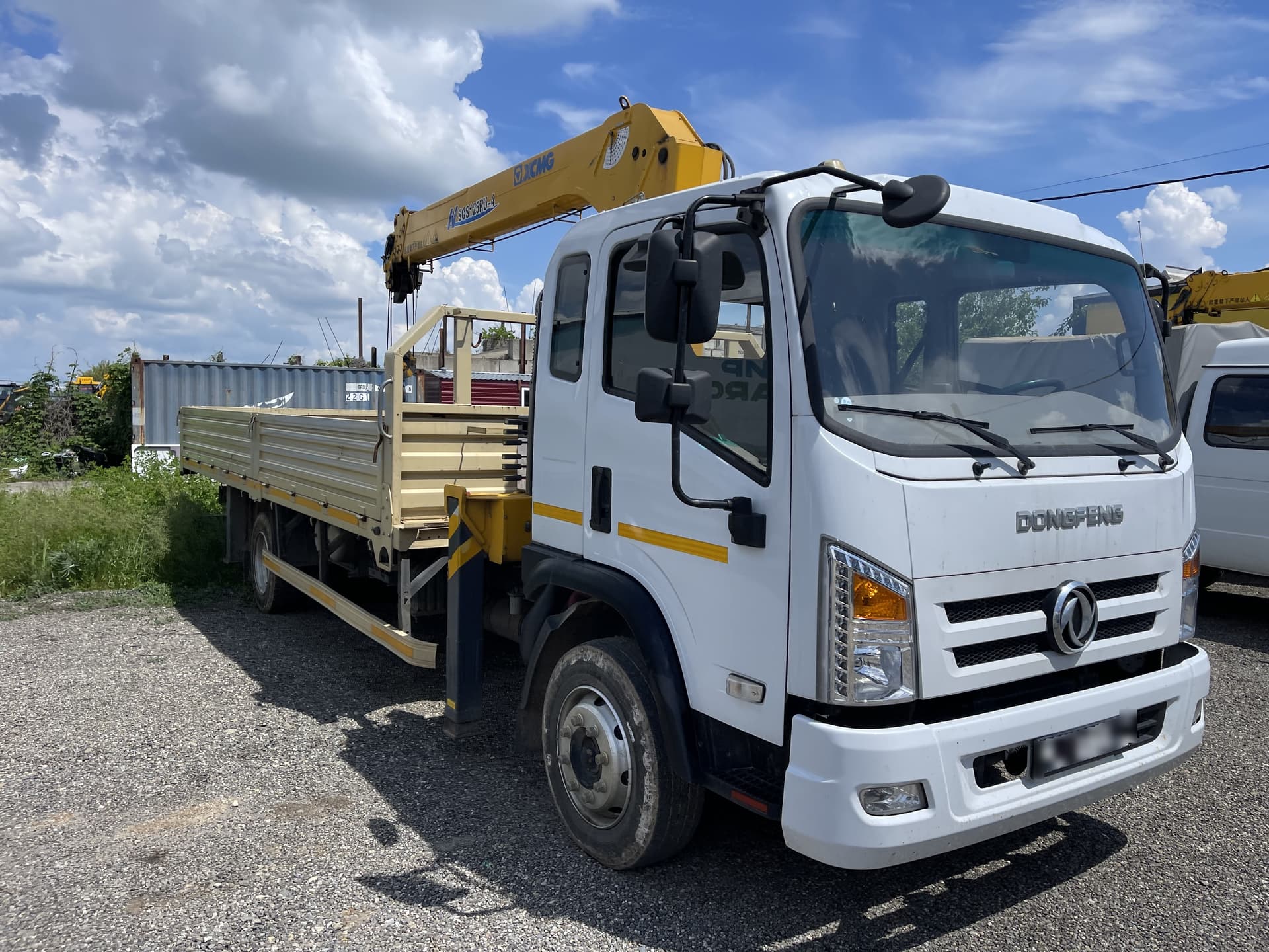 Dongfeng PC* 4x2 Бортовой с КМУ - 2