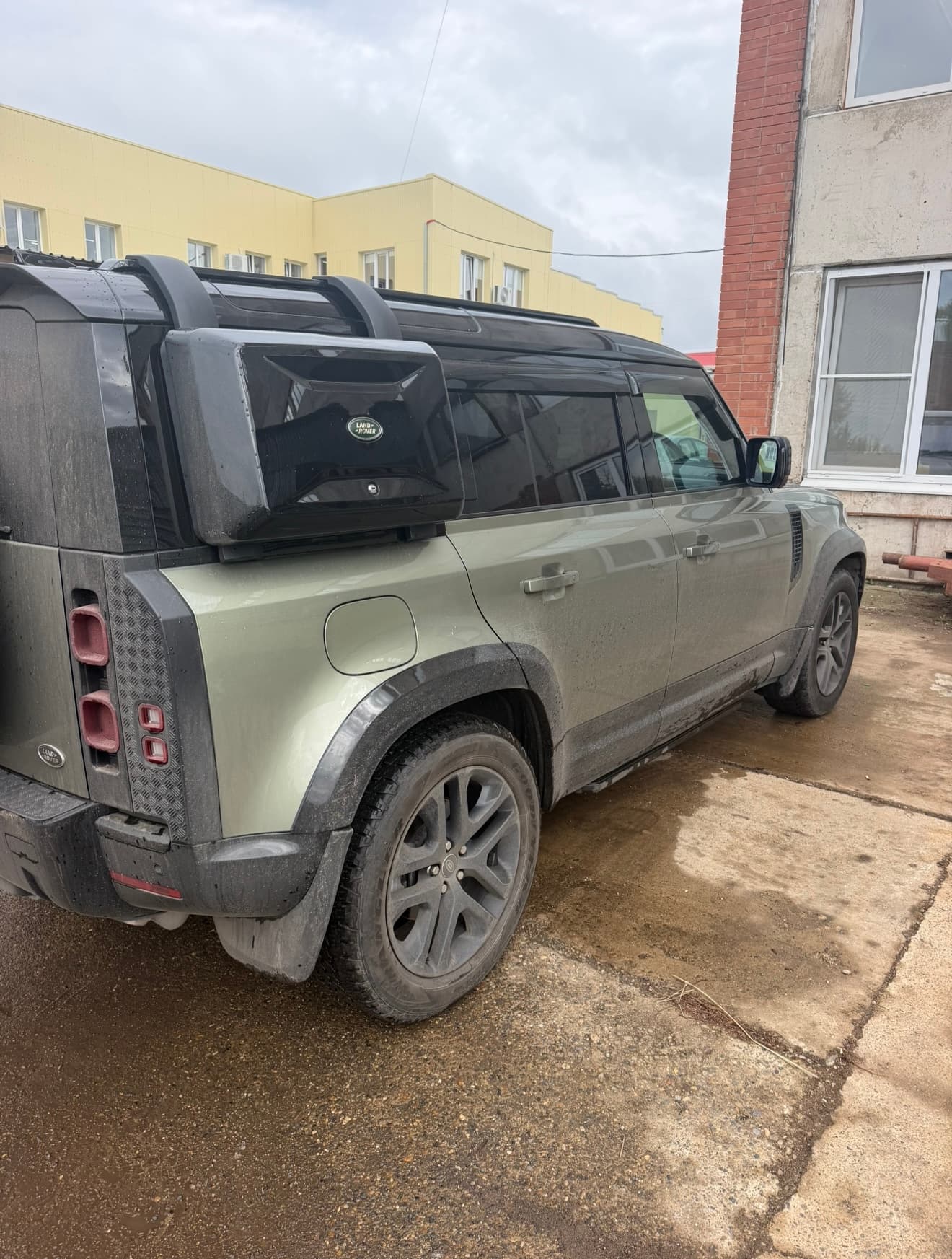 Land Rover Defender 110 - 3