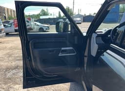 Land Rover Defender 110 - 8