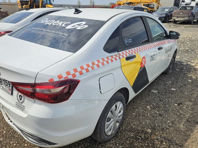 Lada Vesta седан - 3