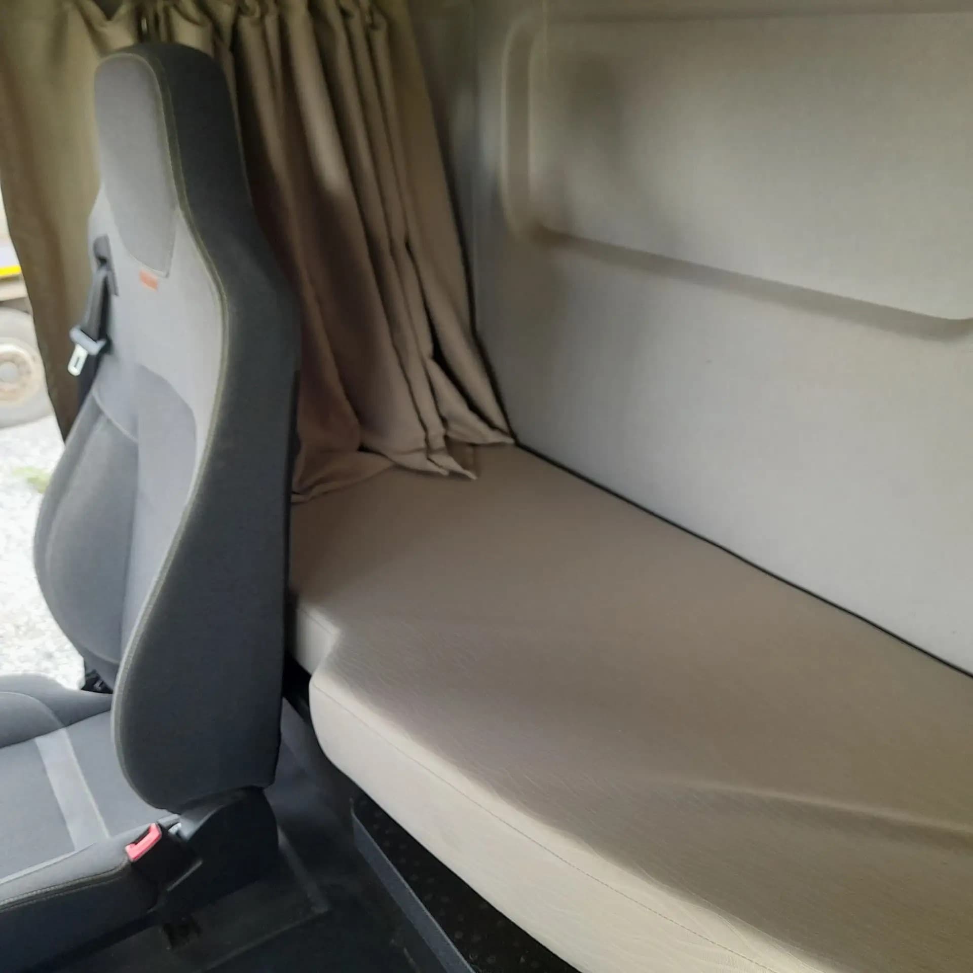 Коммерческие Грузовики KG* на шасси Shacman SX3258 6x6 Бортовой с КМУ - 5