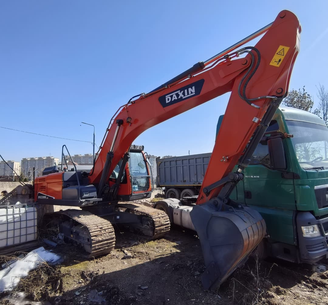 Daxin DX230* Экскаватор - 2