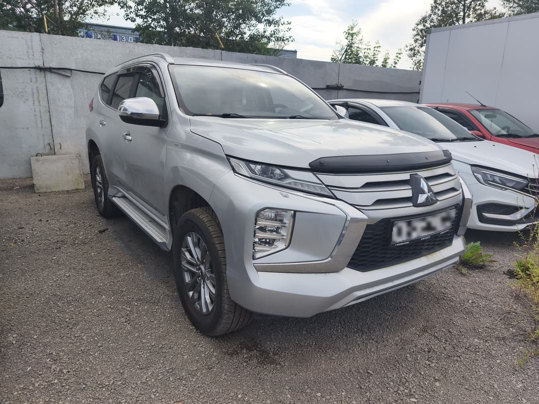 Mitsubishi Pajero Sport - 2