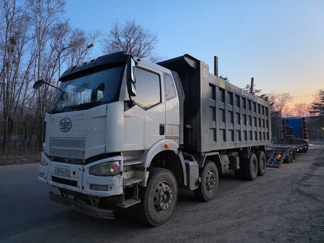 FAW CA 3310 8x4 Самосвал - 1