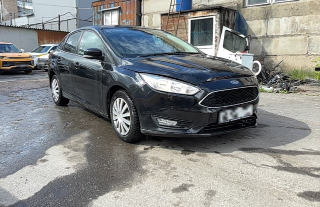 Ford Focus Sedan - 2